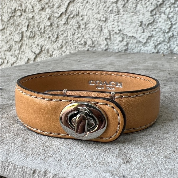 Coach Turnlock Toggle Tan Leather Strap Cuff Bracelet Jewelry Silver Hardware - Picture 1 of 5